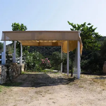 빌라 《μάνα γη》 토로니